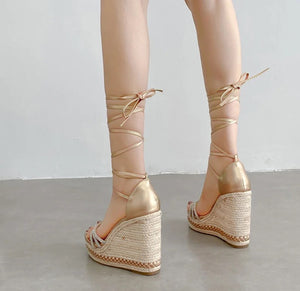 Millie Wedges || Gold