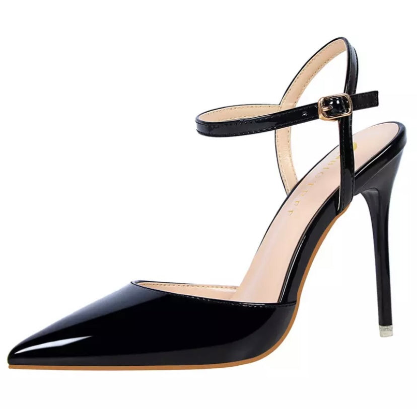 black pointed toe heels