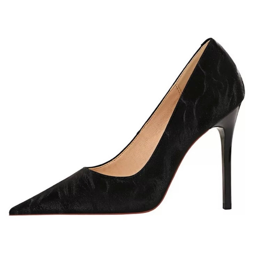 Cara Pointed Toe Heels || Black