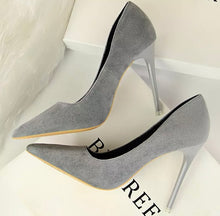 Load image into Gallery viewer, Brielle Suede Pumps || Grey
