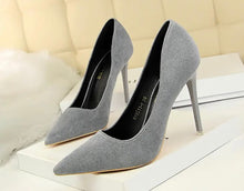 Load image into Gallery viewer, Brielle Suede Pumps || Grey
