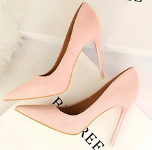 Load image into Gallery viewer, Brielle Suede Pumps || Peach
