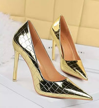 Load image into Gallery viewer, gold pointed toe heels
