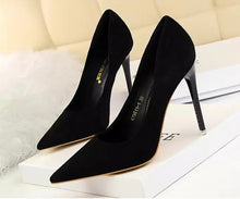 Load image into Gallery viewer, Brielle Suede Pumps || Black
