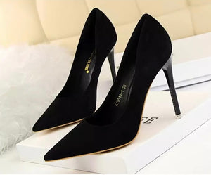 Brielle Suede Pumps || Black