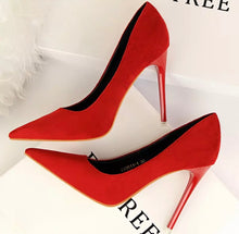 Load image into Gallery viewer, Brielle Suede Pumps || Red
