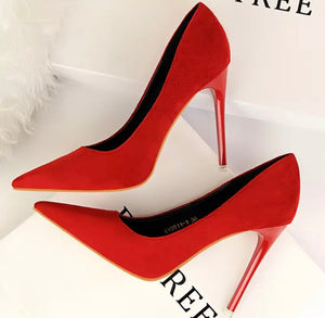 Brielle Suede Pumps || Red