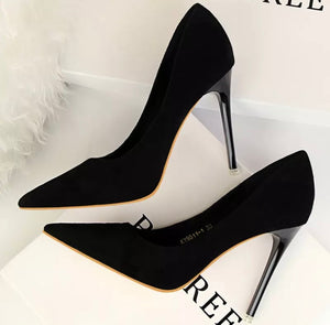 Brielle Suede Pumps || Black