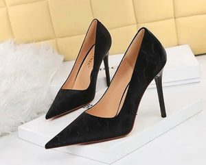 Cara Pointed Toe Heels || Black