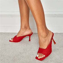 Load image into Gallery viewer, Penny Heels || Red
